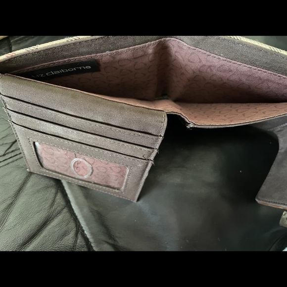 Liz Claiborne Trifold Wallet - Picture 3 of 7